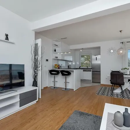Silver Apartman