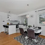 Silver Daire Makarska