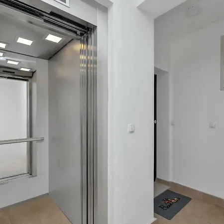 Silver Apartment
