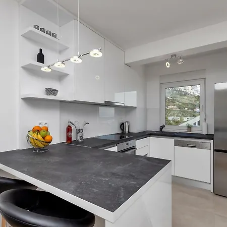 Silver Apartment *