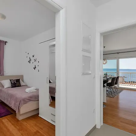 Silver Apartment *