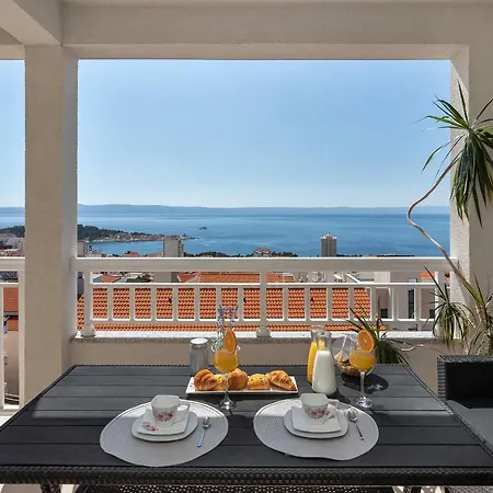 Silver Apartment *