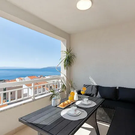 アパート Silver マカルスカ