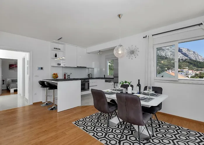 Silver Daire Makarska